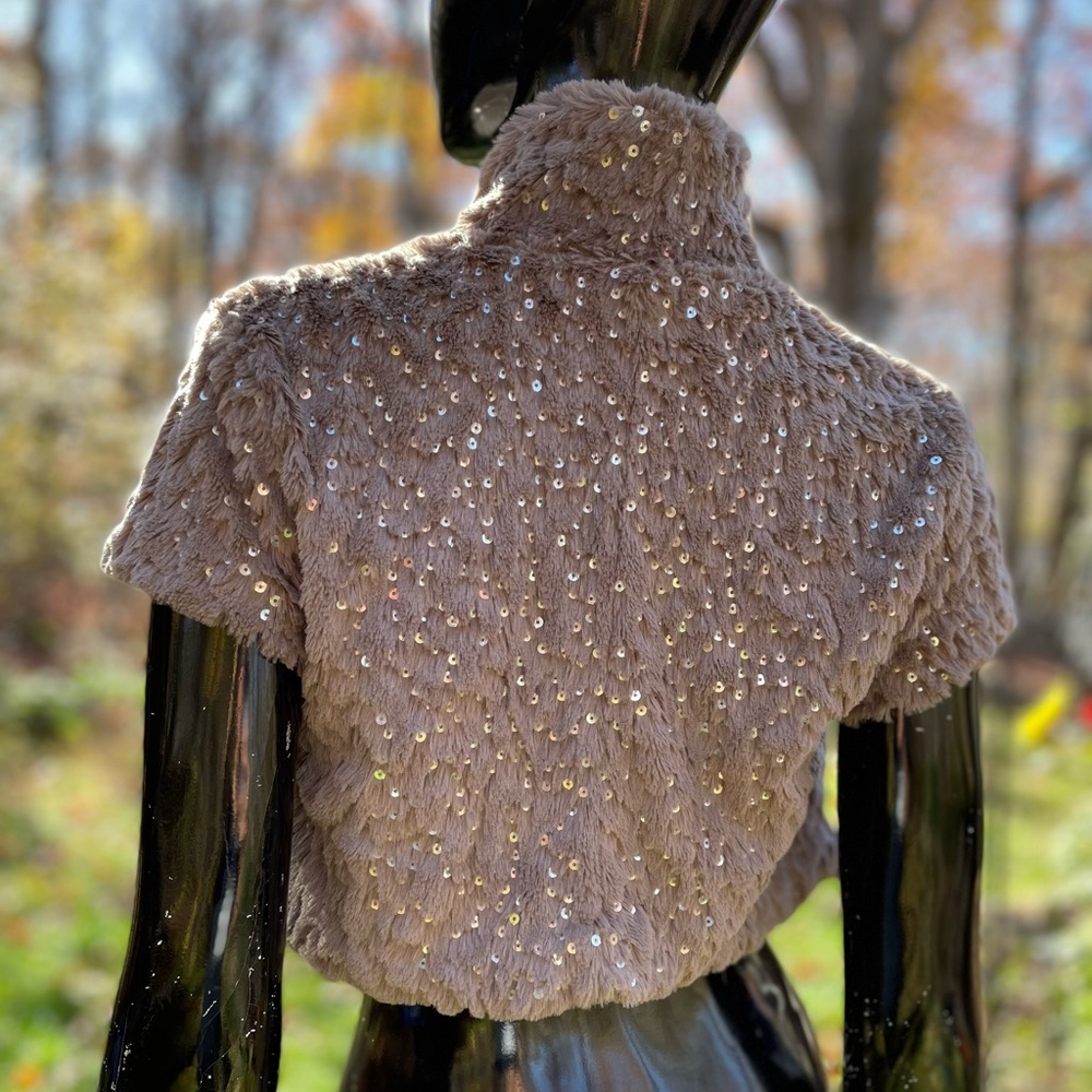 Have Size M - Picture 8 of 10
